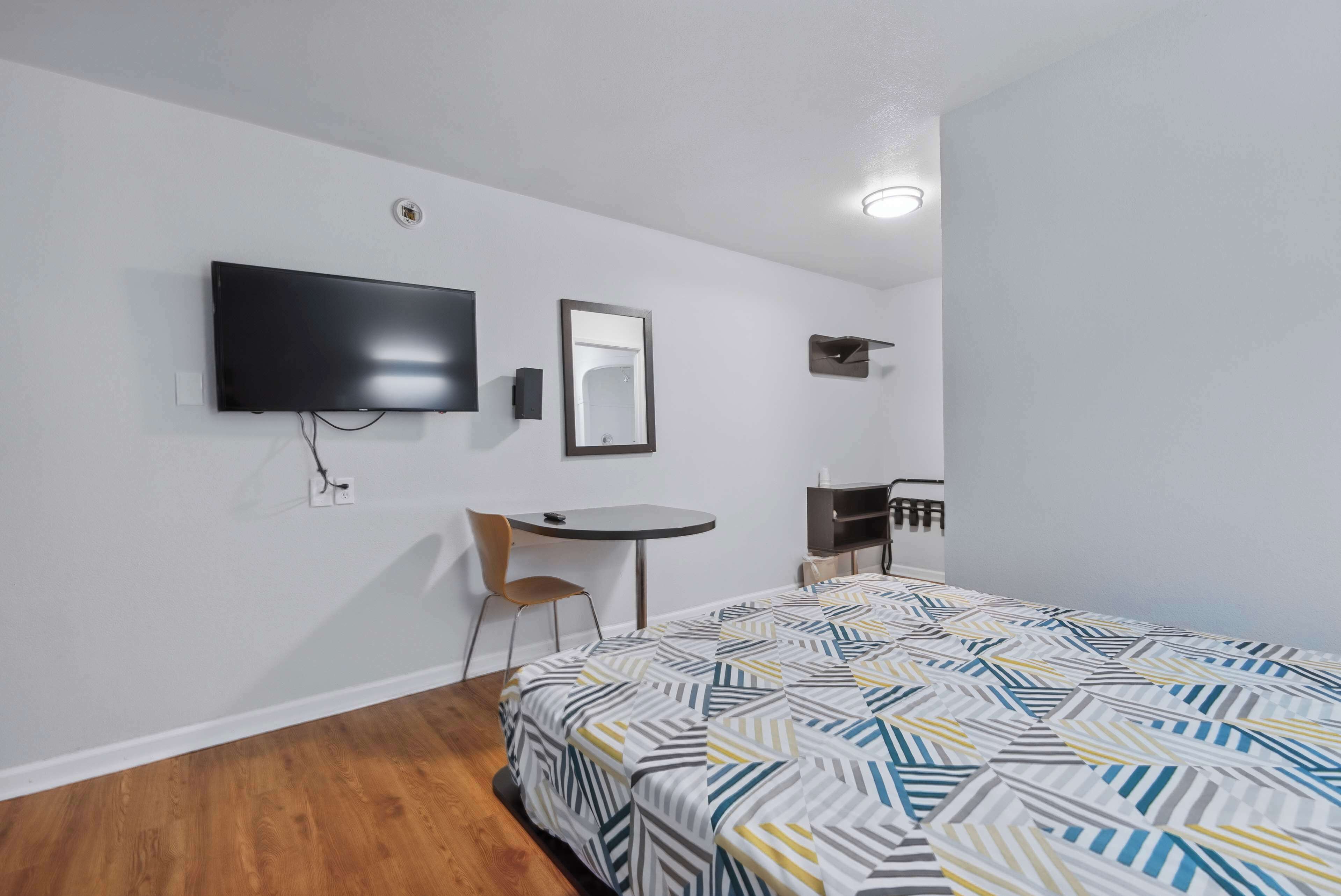 Blackout drapes, WiFi (free), bed sheets