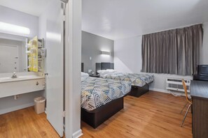 Cortinas blackout, wifi gratis y ropa de cama 