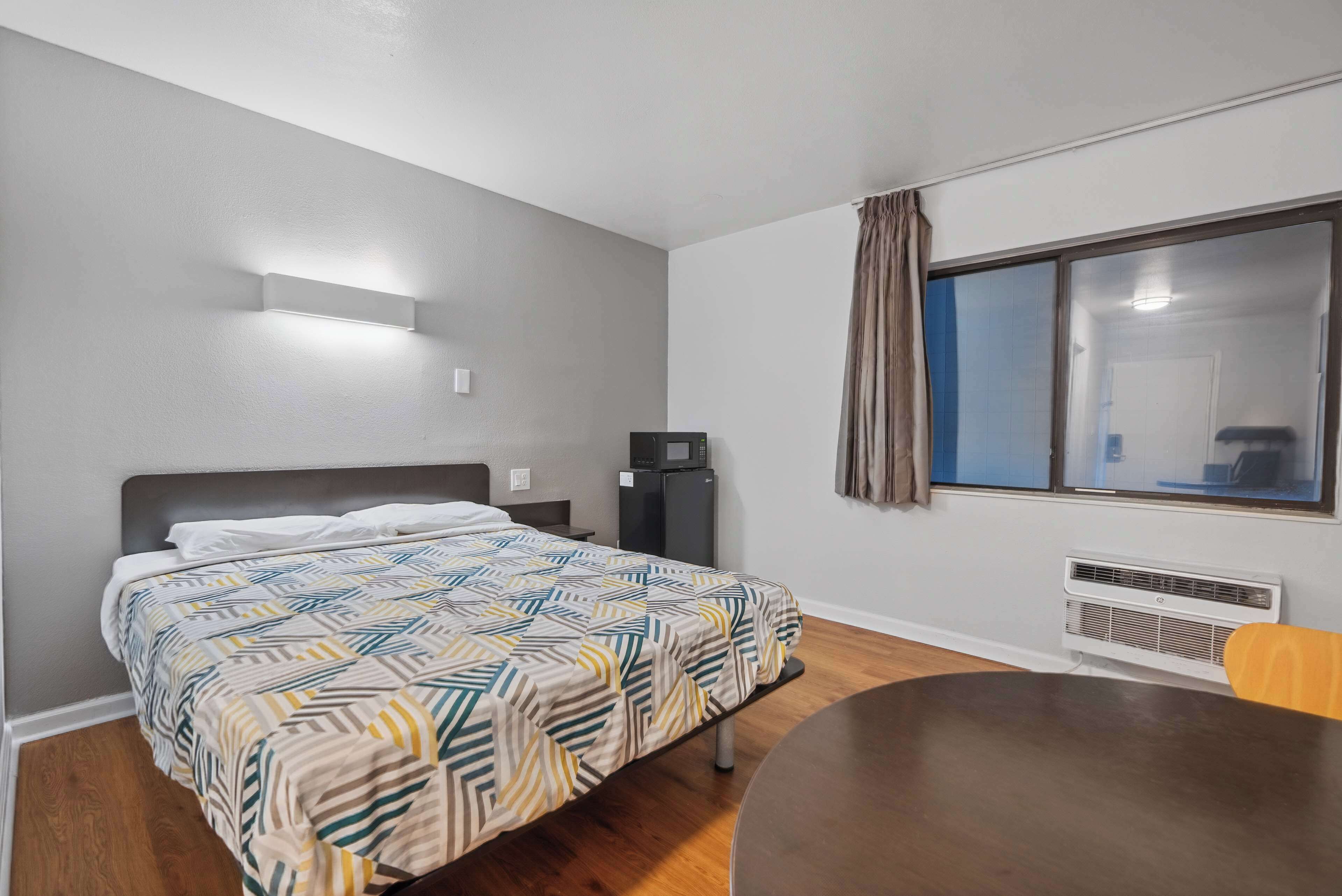 Standard Room, 1 Queen Bed, Non Smoking