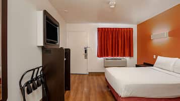 Laptopgeeigneter Arbeitsplatz, kostenloses WLAN, Bettwäsche