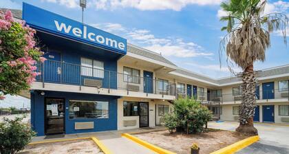 Motel 6 San Antonio, TX - Fort Sam Houston