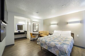 Free WiFi, bed sheets - Motel 6 San Antonio, TX - Fort Sam Houston (San Antonio)