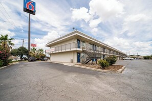 Front of property - Motel 6 San Antonio, TX - Fort Sam Houston (San Antonio)