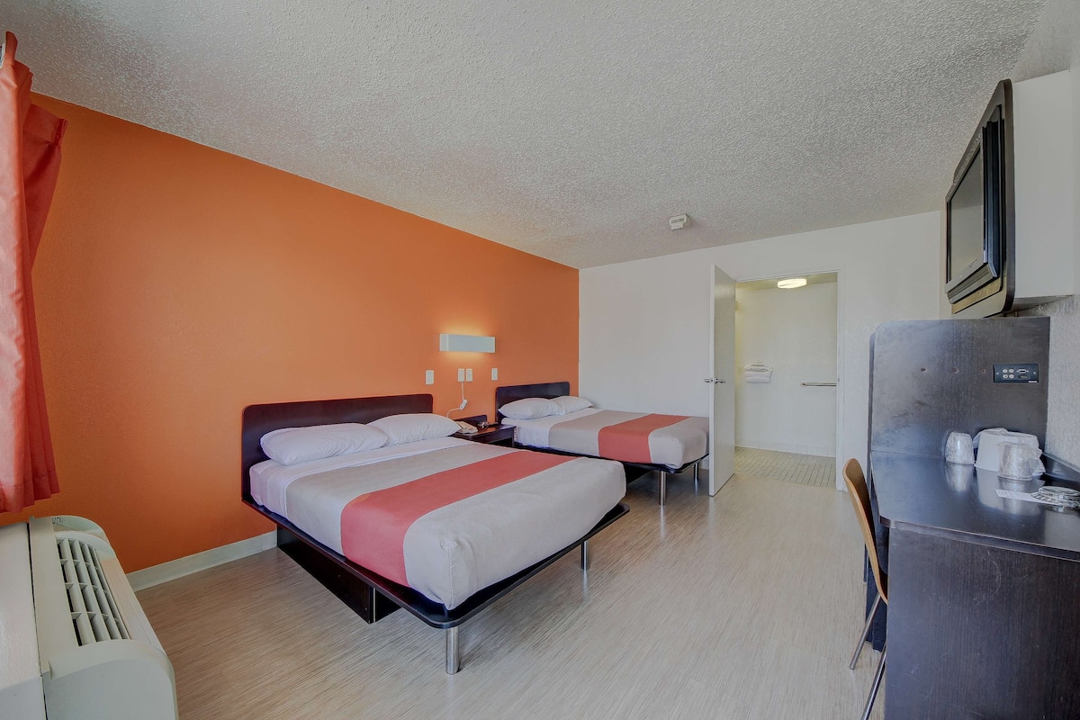 Free WiFi, bed sheets