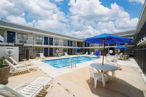 Pool - Motel 6 San Antonio, TX - Fort Sam Houston (San Antonio)