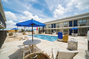 Pool - Motel 6 San Antonio, TX - Fort Sam Houston (San Antonio)