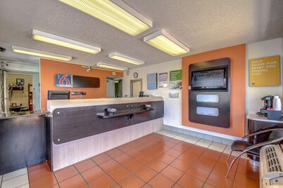 Motel 6 San Antonio, TX - Fort Sam Houston