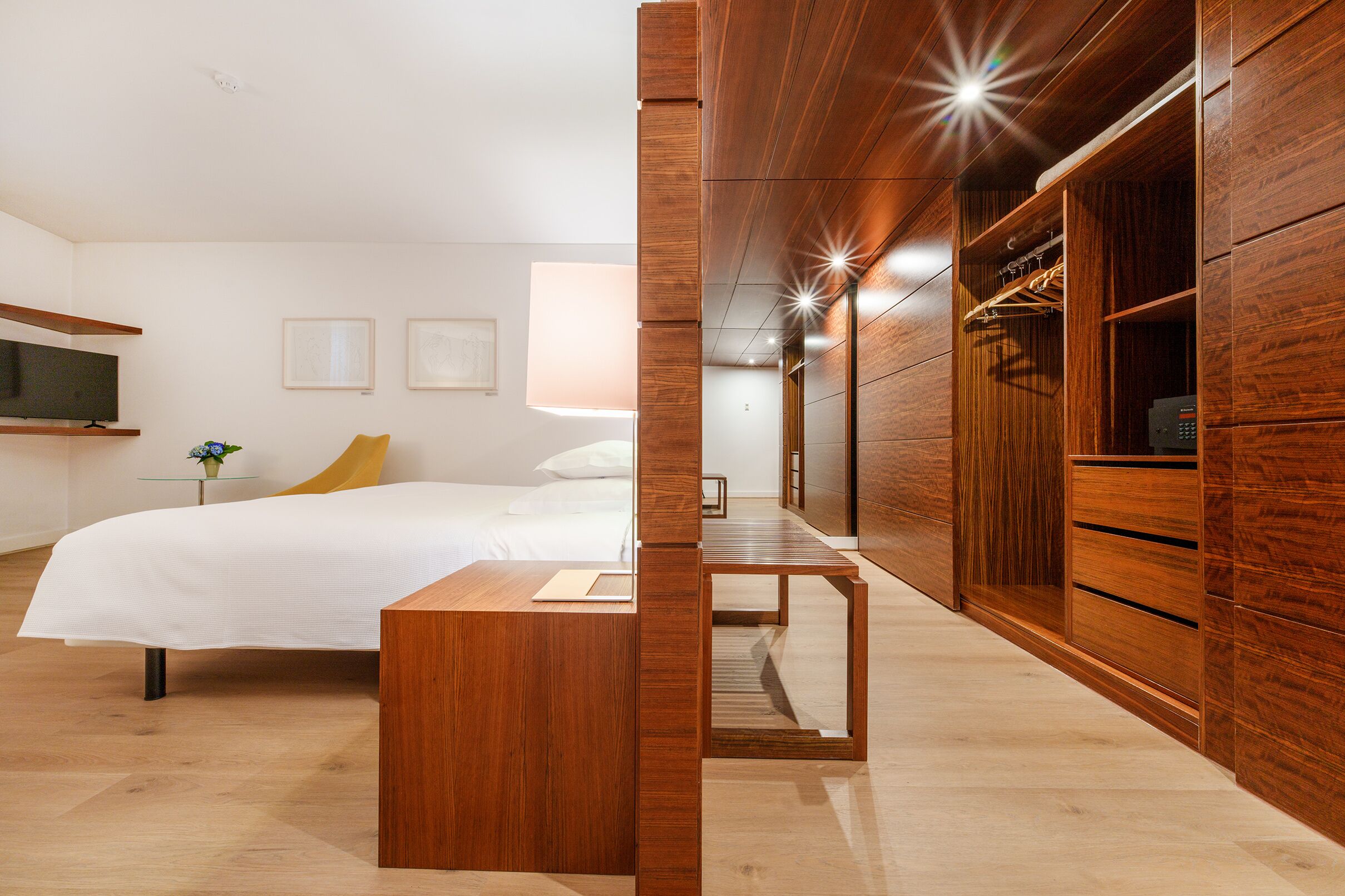 Suite | Minibar, in-room safe, desk, laptop workspace