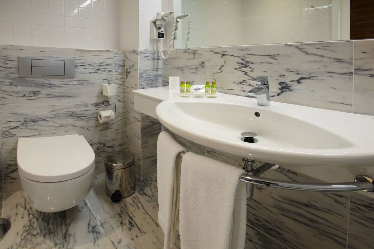 single room (santa maria plus) | minibar, in-room safe, desk, laptop workspace