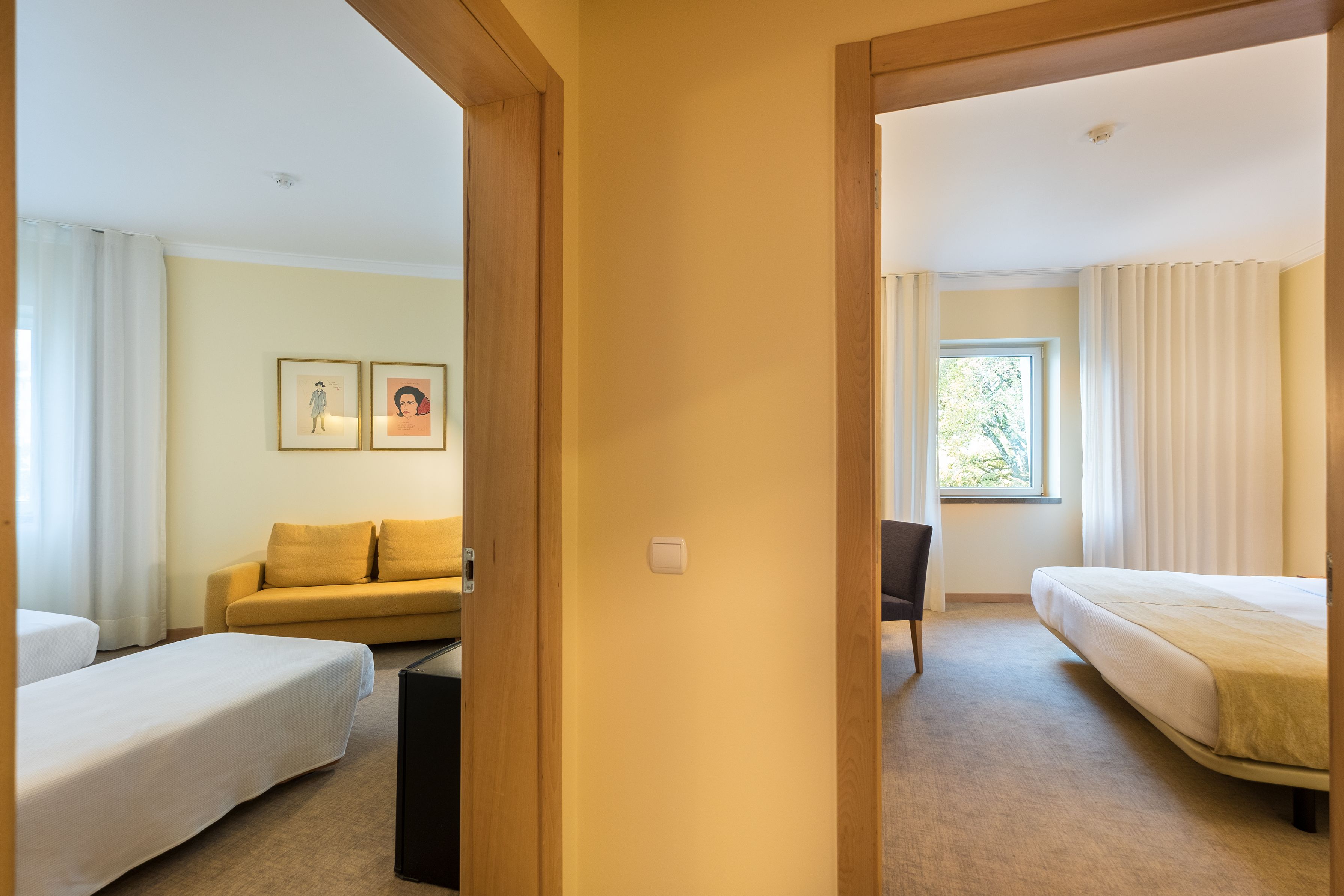 family room | minibar, in-room safe, desk, laptop workspace