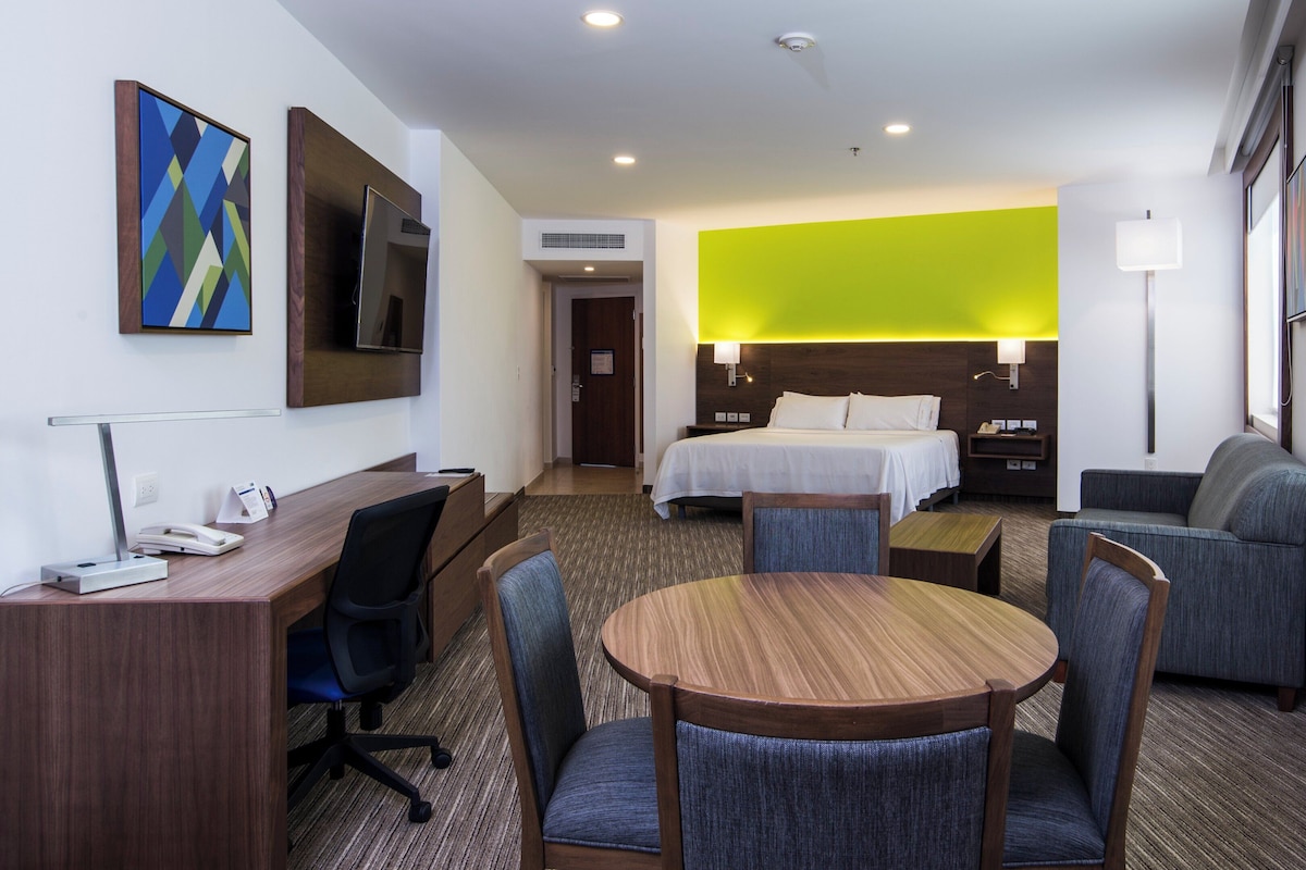Suite, 1 King Bed