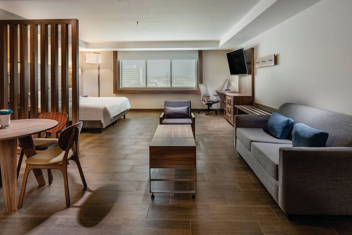 1 bedroom, in-room safe, desk, blackout curtains