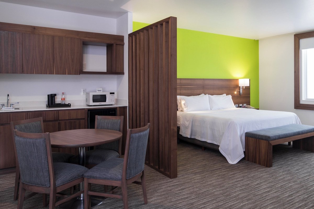 In-room safe, desk, blackout drapes, soundproofing