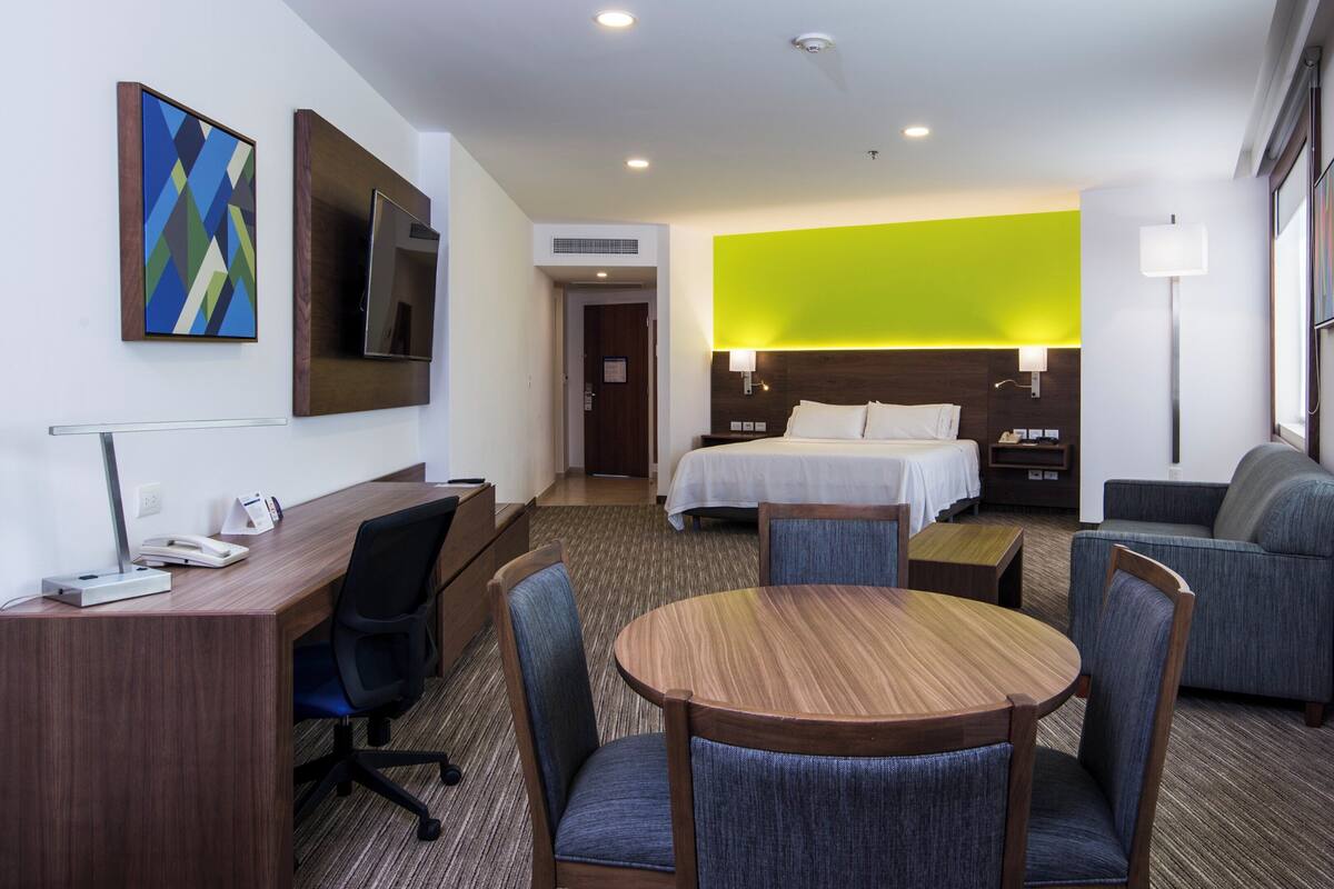 Suite, 1 King Bed | In-room safe, desk, blackout drapes, soundproofing