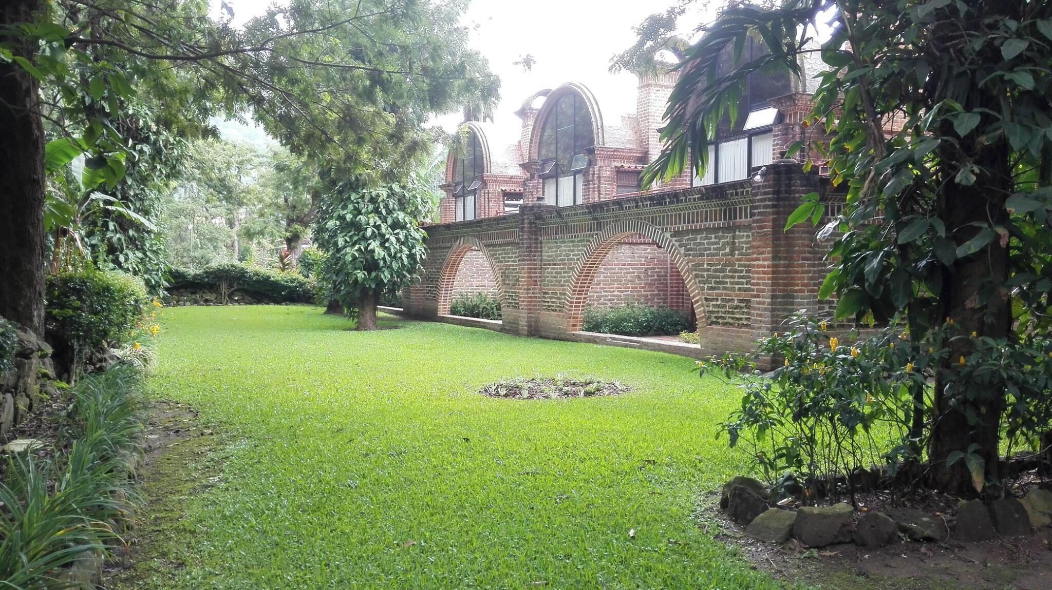 honeymoon suite | courtyard view