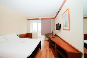 Standard Room | Premium bedding, desk, blackout drapes, soundproofing