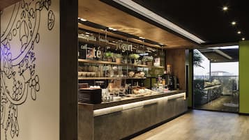 Colazione a buffet a pagamento, servita tutte le mattine