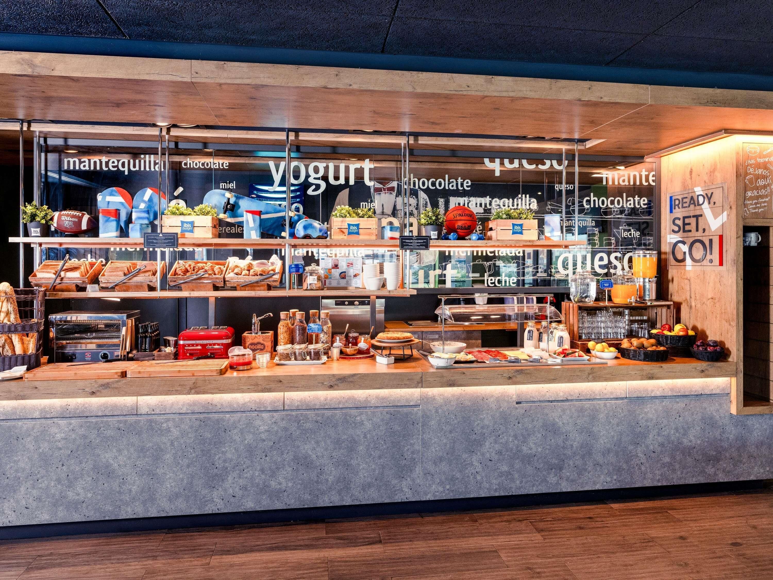 Petit déjeuner buffet servi tous les jours en supplément