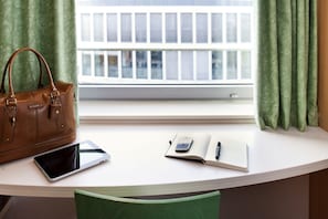 In-room safe, desk, soundproofing, iron/ironing board - ibis budget Malaga Aeropuerto Avenida Velazquez (Málaga)