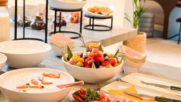 Daily buffet breakfast for a fee