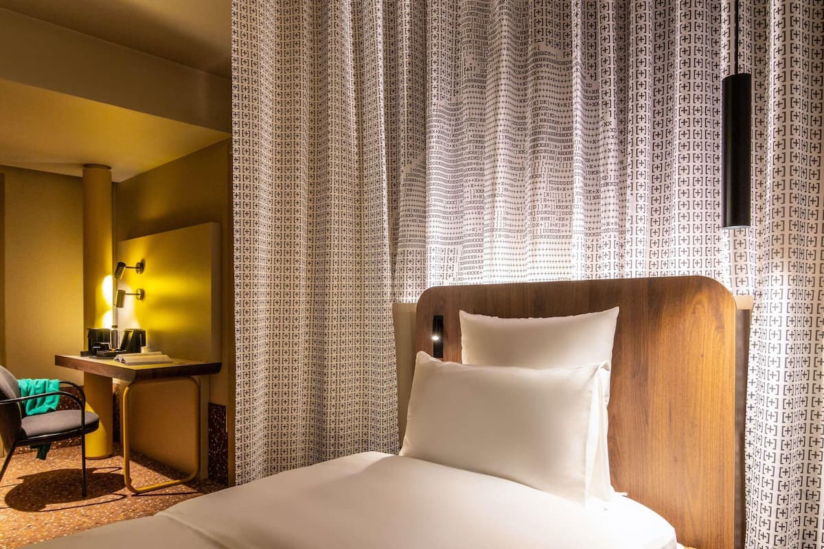 Room, 1 Twin Bed, Accessible (Tribe Extra) | In-room safe, desk, laptop workspace, blackout drapes