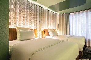 Cofres nos quartos, escrivaninha, espaço de trabalho para notebook