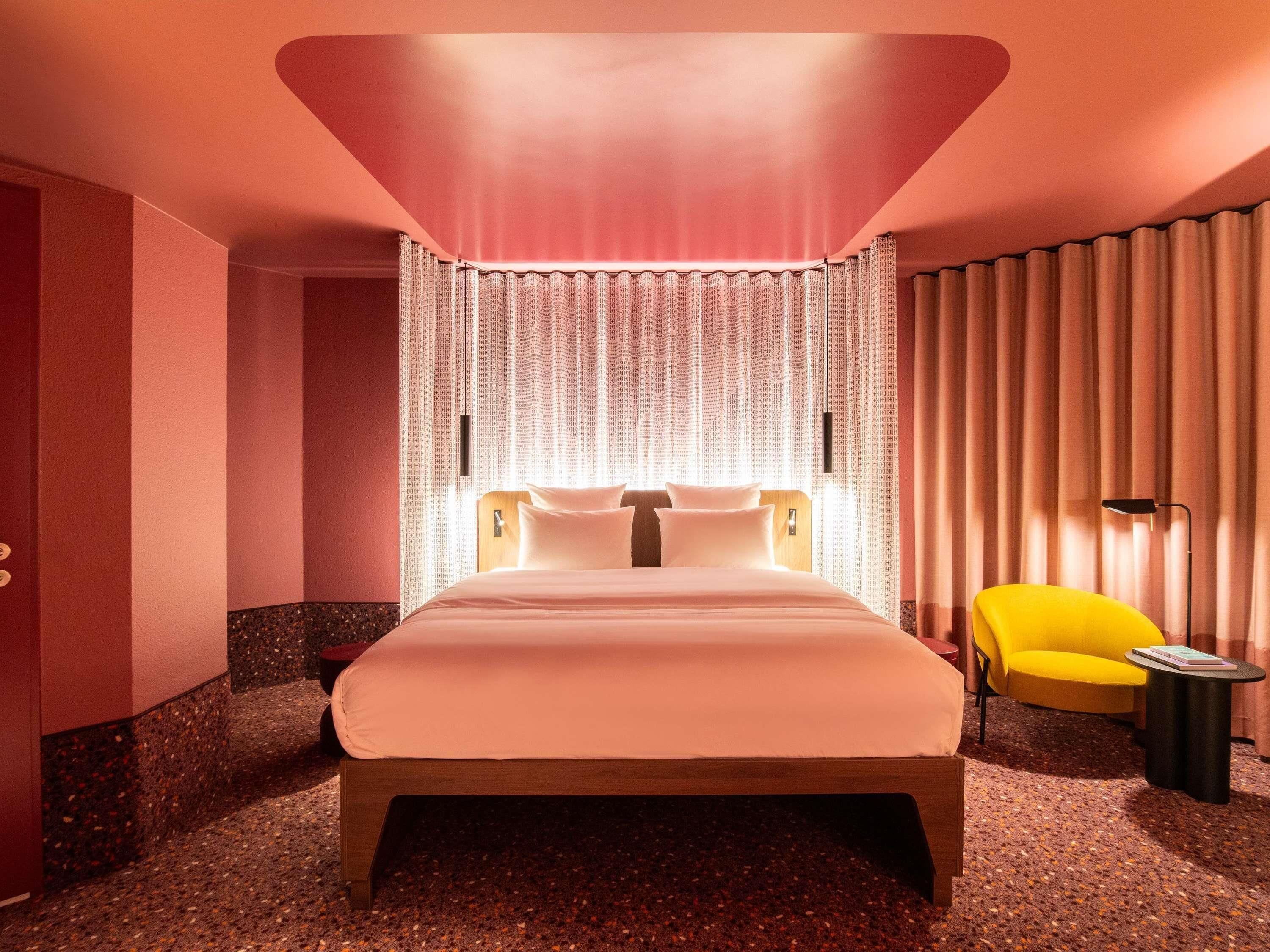 Chambre (Tribe Extra)