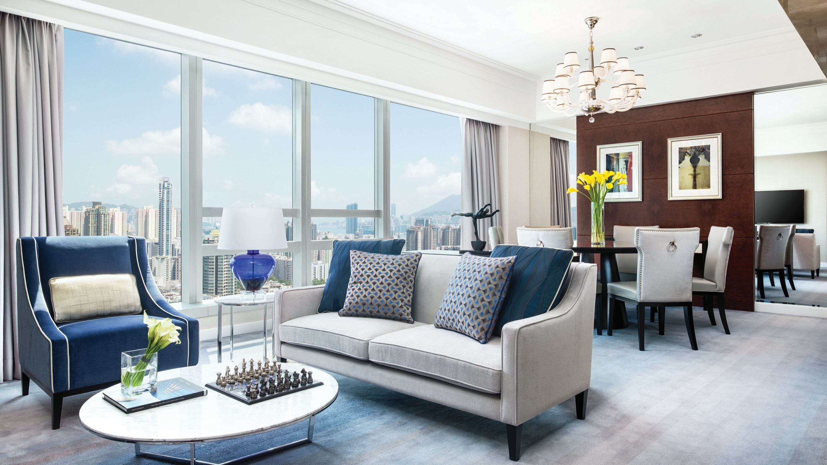 Mongkok Suite | Hypo-allergenic bedding, minibar, in-room safe, desk