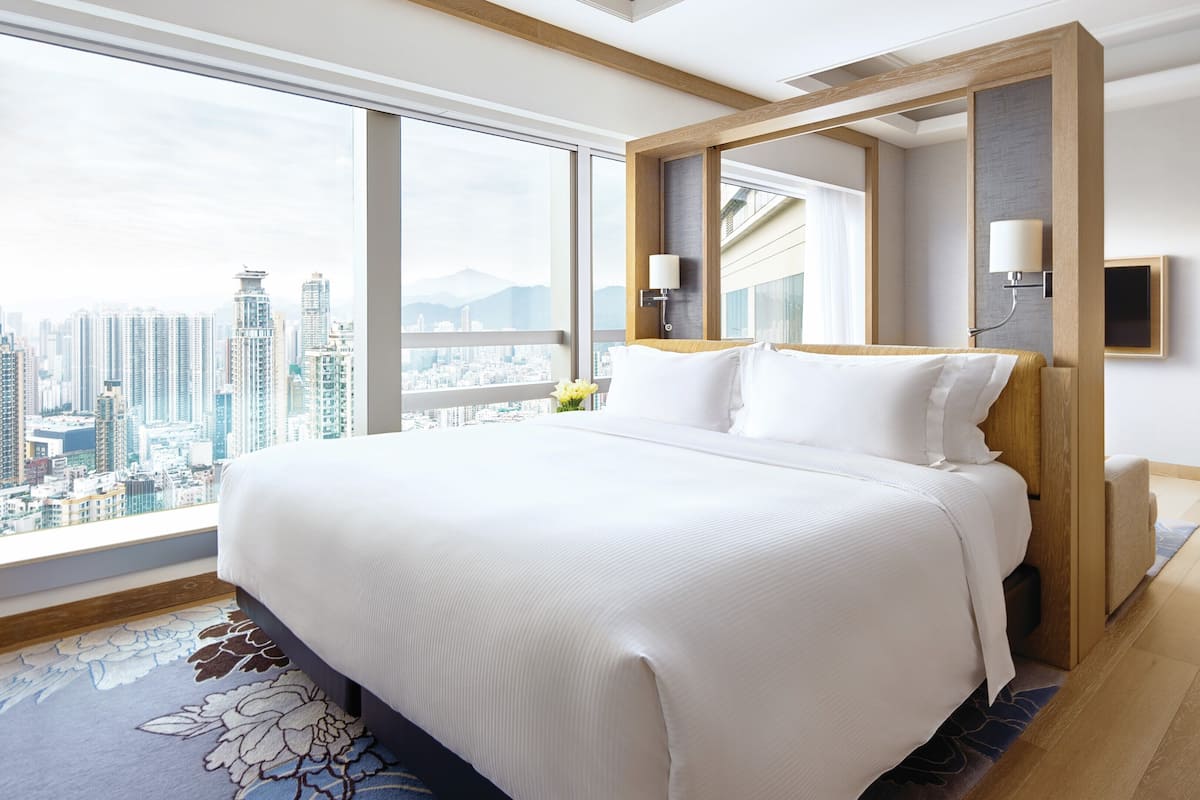 ห้องสวีท, ใช้คลับเลานจ์ได้ | 1 ห้องนอน, เครื่องนอนป้องกันสารก่อภูมิแพ้, มินิบาร์, ตู้นิรภัยในห้องพัก