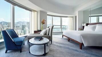 Hypo-allergenic bedding, minibar, in-room safe, desk