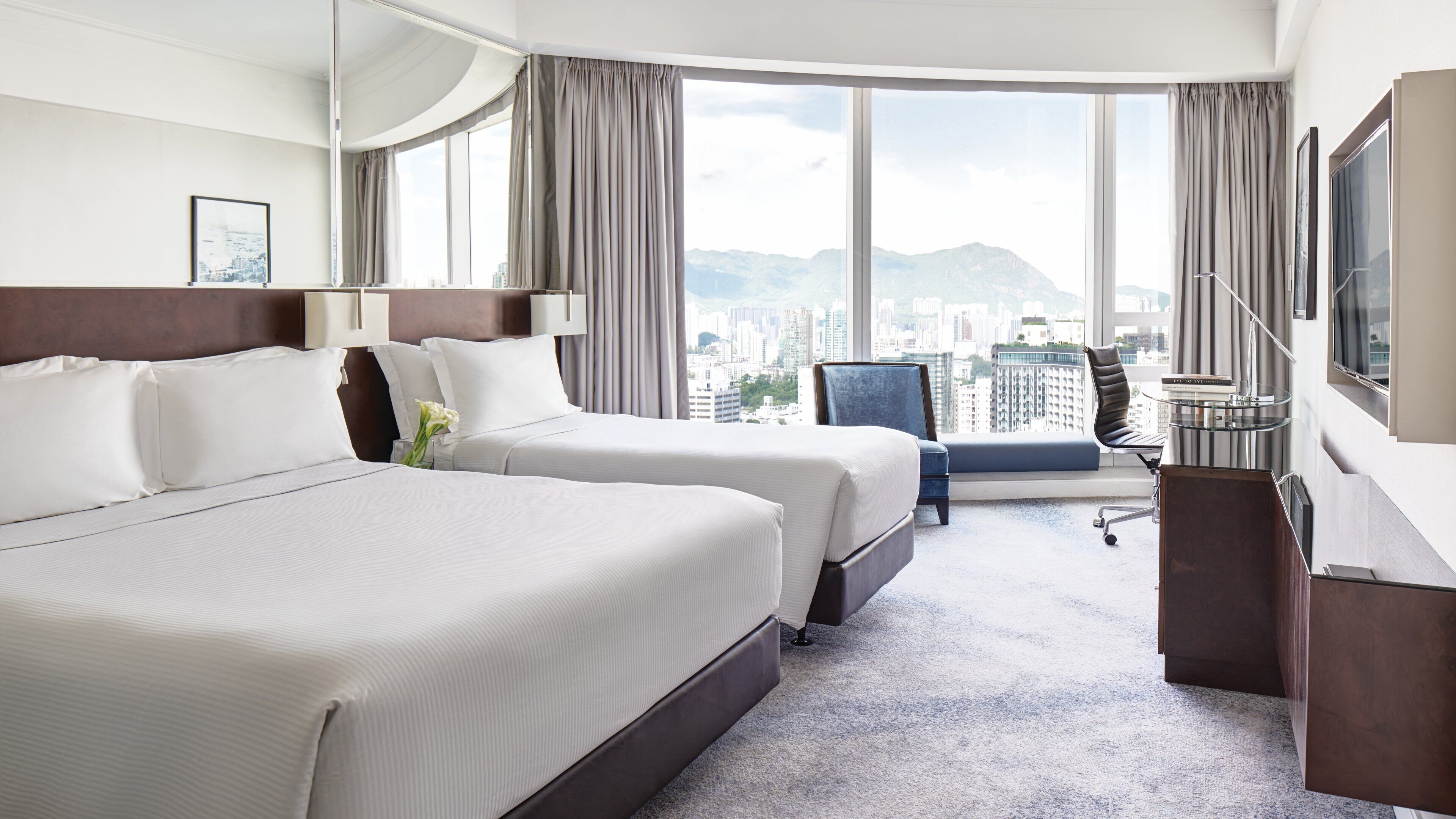 Family Triple | Hypo-allergenic bedding, minibar, in-room safe, desk