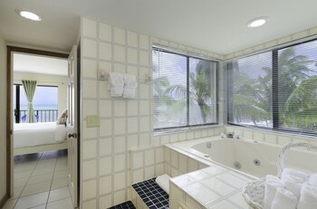 Free toiletries, hair dryer, towels at Pines & Palms Resort