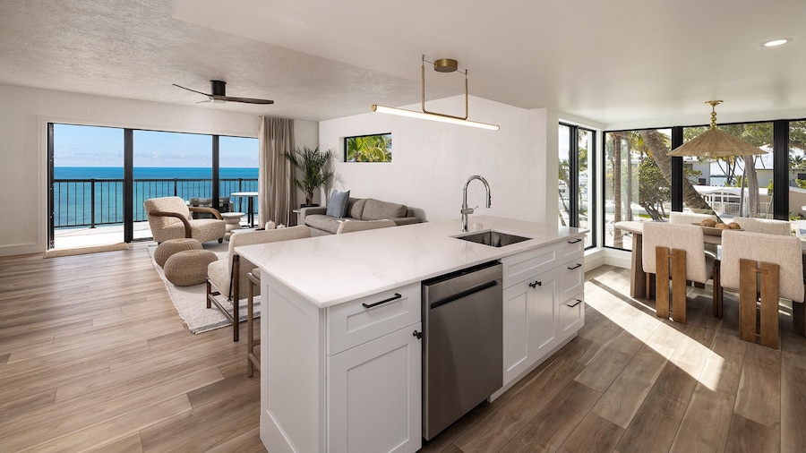 Pines & Palms Resort