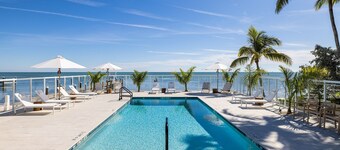 Pines & Palms Resort