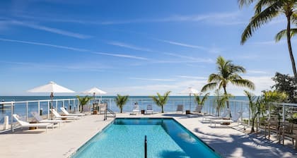Pines & Palms Resort