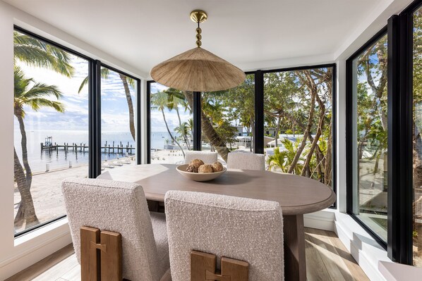 Oceanfront Three Bedroom Villa | Premium bedding, individually decorated, individually furnished - Pines & Palms Resort (Islamorada)