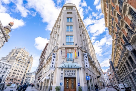 Vista frontal de la propiedad. Hotel Quatro Puerta Del Sol