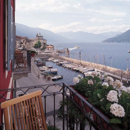 Ubicación a pie de playa. Hotel Cannobio