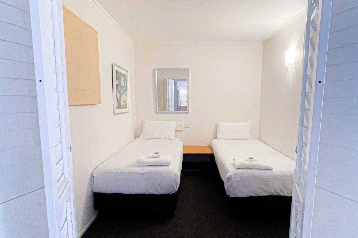One Bedroom Family Suite | In-room safe, iron/ironing board, free WiFi, bed sheets