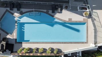 Outdoor pool, pool loungers
