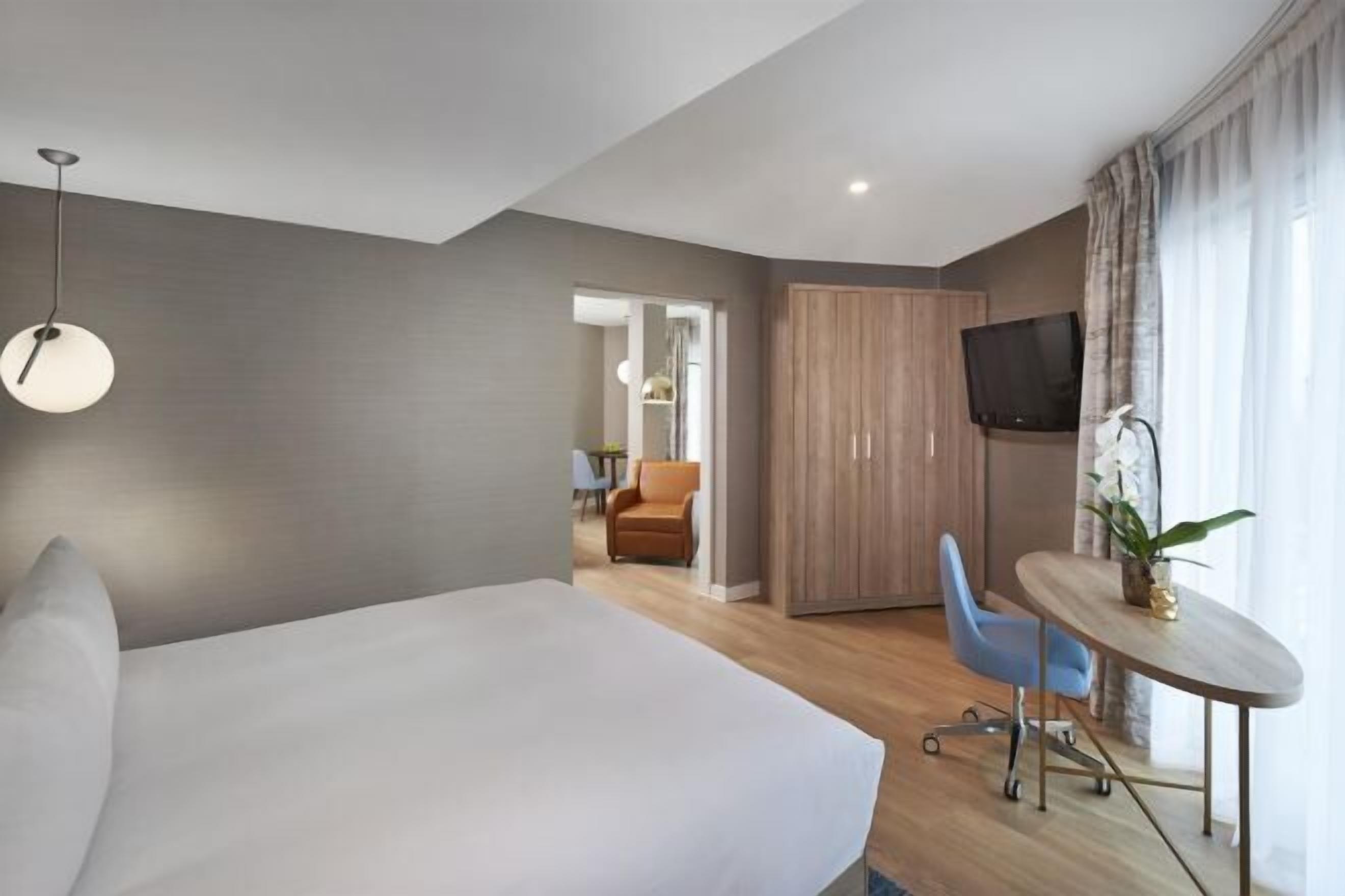 In-room safe, desk, laptop workspace, blackout curtains