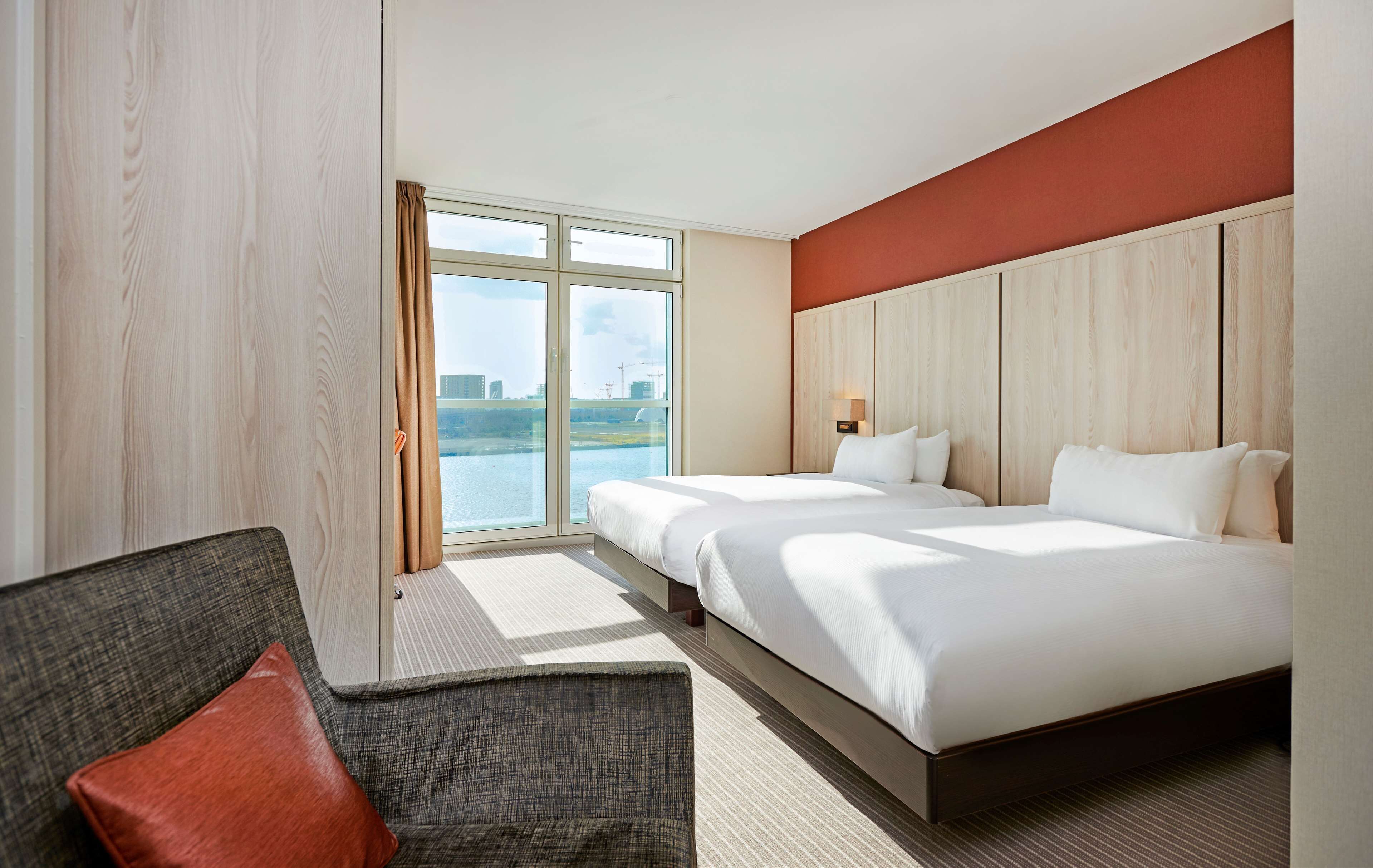 Twin Room (Guest) | In-room safe, desk, laptop workspace, blackout drapes