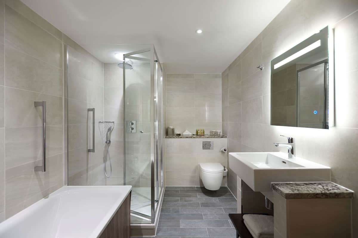 in-room safe, desk, laptop workspace, blackout curtains