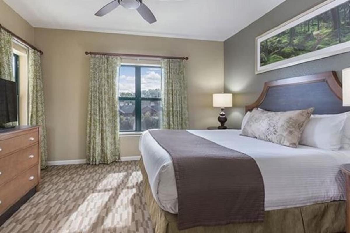 In-room safe, iron/ironing board, WiFi (free), bed sheets
