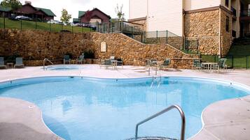 2 indoor pools, 2 outdoor pools, pool umbrellas, pool loungers