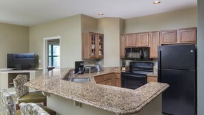 Coffee/tea maker, fridge, microwave - Club Wyndham Smoky Mountains (Sevierville)