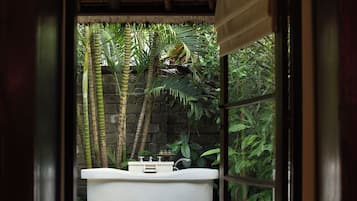 Minibar, in-room safe, desk, free cots/infant beds