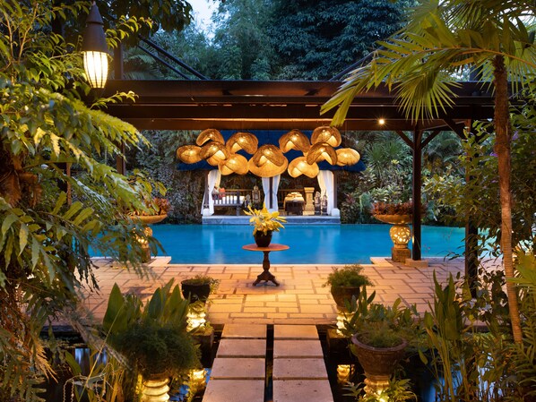 2 piscines extérieures, cabanas gratuites, parasols