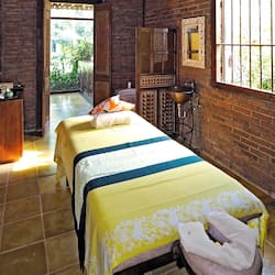 Couples treatment rooms, body treatments, aromatherapy, body wraps