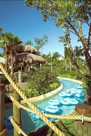 3 piscinas al aire libre, cabañas de piscina (de pago), sombrillas